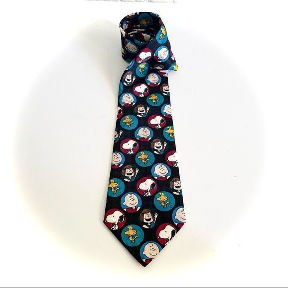 🚨4$25 PEANUTS Charlie Brown and Gang Circle of Friends United Feature Mens Tie - Picture 1 of 4